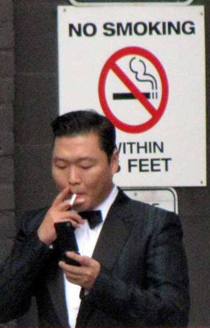 10 корейских знаменитостей, пойманных на курении